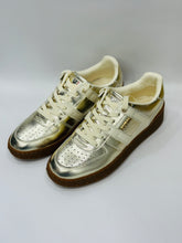 TENNIS GUESS GWINART DORADO