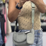 BOLSO GUESS GRIS CON MONEDERO